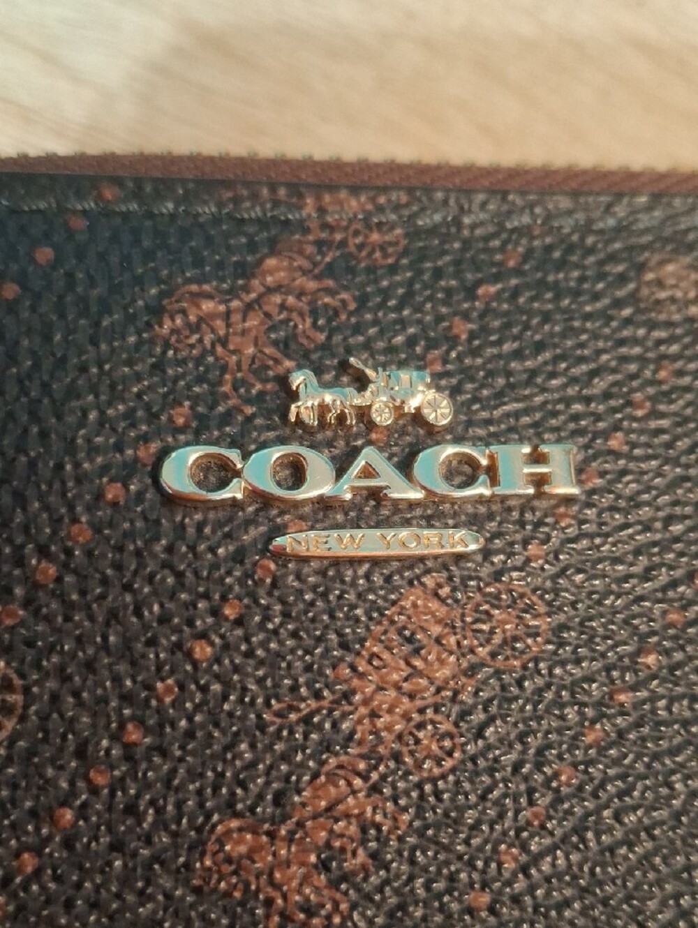 Coach Corner ZipWristlet with Horse And Carriage Gold Hardware - Picture 8 of 8